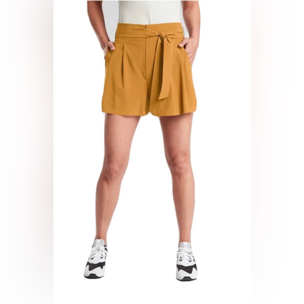 Athleta Skyline Shorts in Gold, Size 4